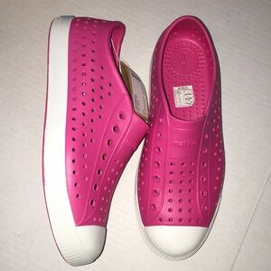 NWT Native Jefferson Hollywood Pink / She’ll White Shoes | Size Big Kid 5